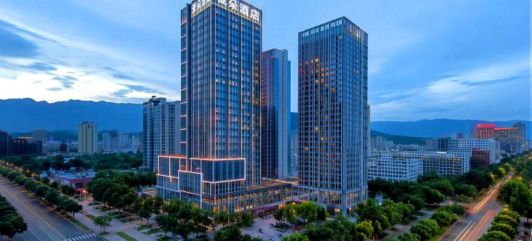 大理洱海公园万达广场亚朵酒店图片