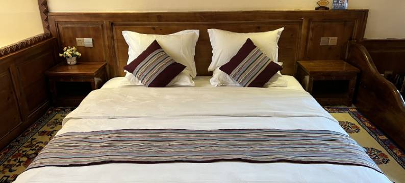 香格里拉九湖一山登巴客栈(独克宗古城店)图片