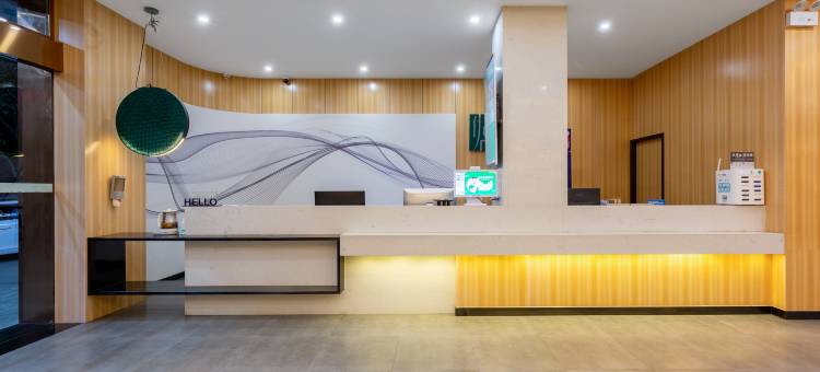 尚特优品酒店(咸宁通山政府广场客运站店)图片