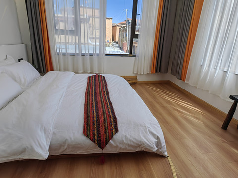 理塘云端归院民宿