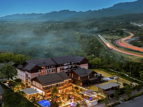 华著·悦青城温泉酒店(都江堰熊猫谷店)