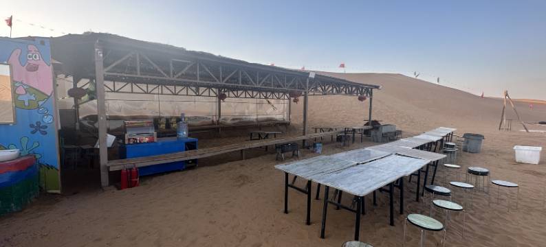 中卫楠溪腾格里沙漠露营地图片