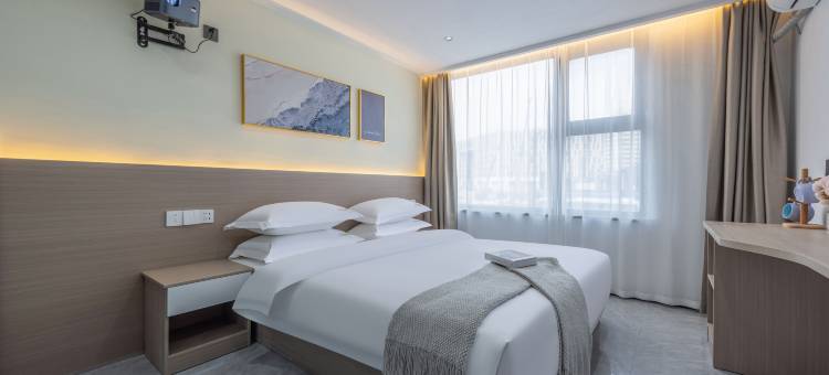 华安轻奢影音式公寓(宁波老外滩店)图片