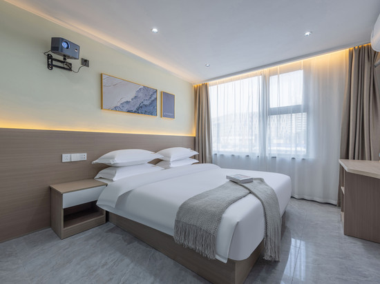 华安轻奢影音式公寓(宁波老外滩店)