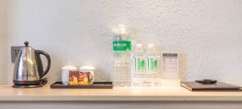 万盈酒店(四会天光墟玉器城店)图片