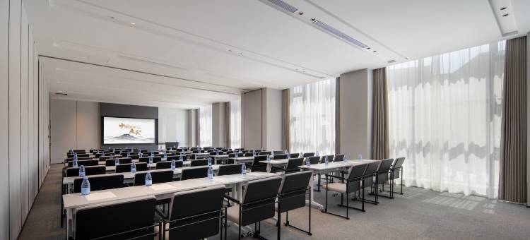 无锡东站映月湖公园地铁站亚朵酒店图片