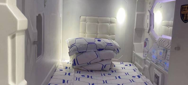 兰州西域太空舱青年旅舍(张掖路步行街店)图片