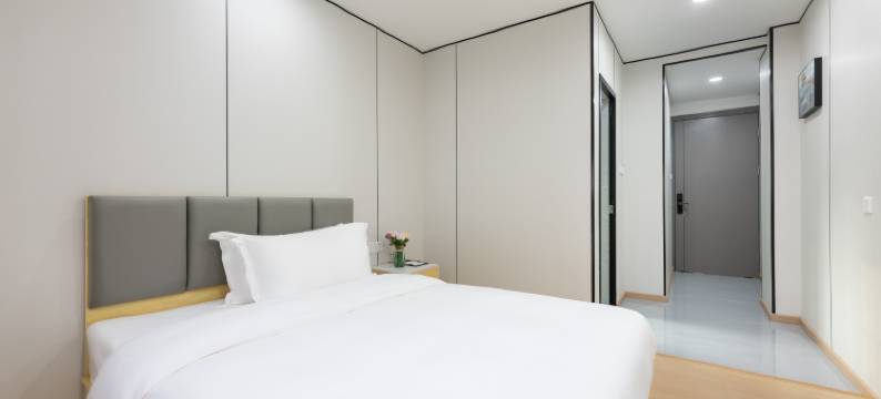 星空云朵公寓(石岩宏发大世界店)图片