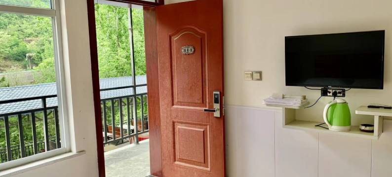 平顺穽底·挂壁居图片