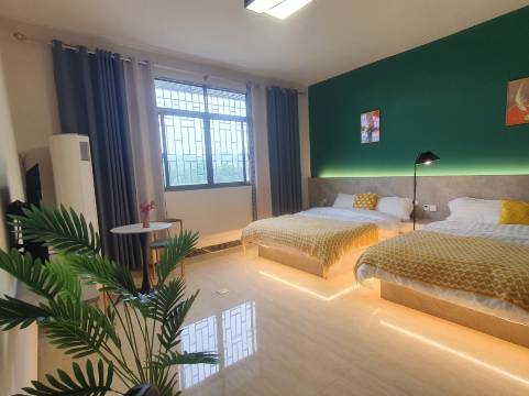 桂林听荷民宿(芦笛岩景区店)