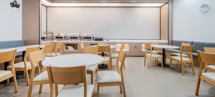 艺龙安云酒店(南京弘阳广场泰山新村地铁站店)图片