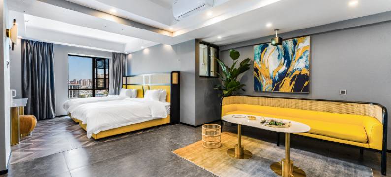 与白观影民宿(南悦城店)图片