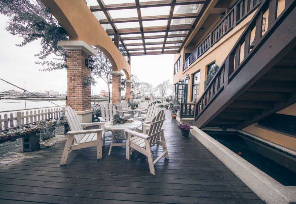 Sunday Home Hotel Overview