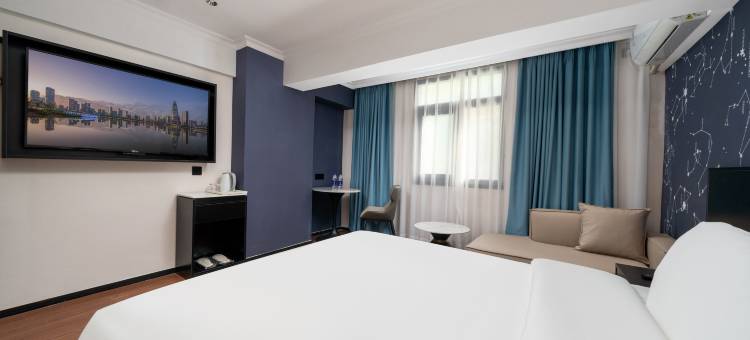 八号季酒店公寓(深圳华强北华新地铁站店)图片