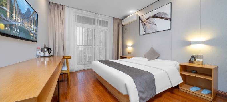 轻住·旅家美居酒店(武汉欢乐谷仁和路地铁站店)图片