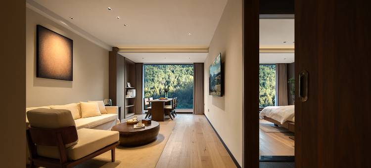 看山是山·隐奢·悬崖观景民宿(康定情歌广场店)图片