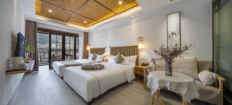 悠悠水畔•高端江景民宿(凤凰古城景区南华门店)图片