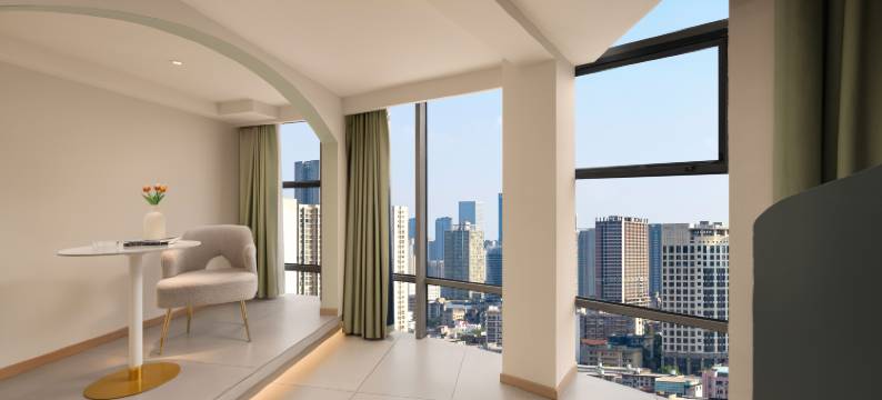 谷莫尼ROOFTOP·GARDEN花园酒店(贵阳喷水池民生路好吃街店)图片