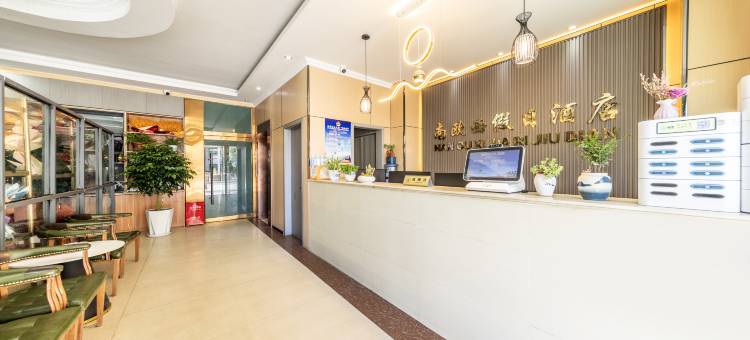 拉萨南欧西假日酒店(堆龙滨河体育公园店)图片