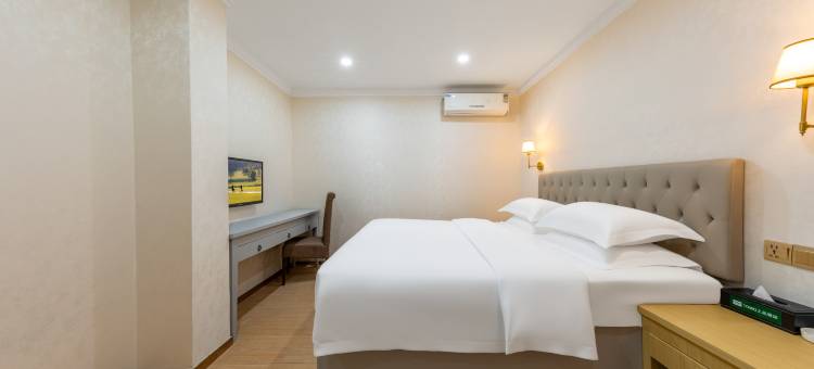 TOWO上品酒店(深圳石岩东海百货店)图片