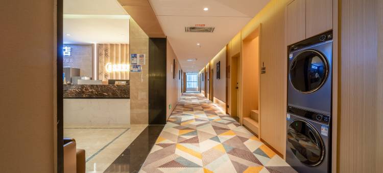 全亚·智能高空观景酒店(贵阳高铁北站店)图片