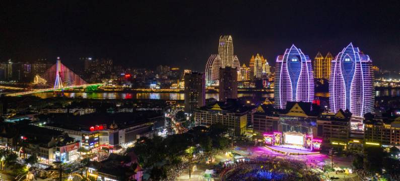 西双版纳景洪新友达酒店(曼听公园泼水广场店)图片