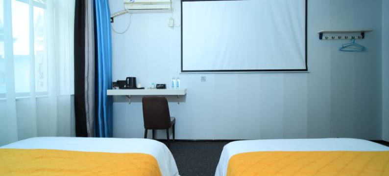 北海银滩逸龙影音酒店(国际客运港码头店)图片