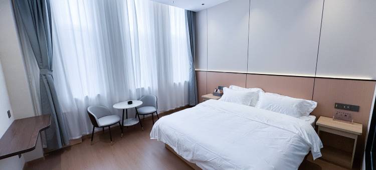 晴川主题酒店(呼和浩特东站机场店)图片