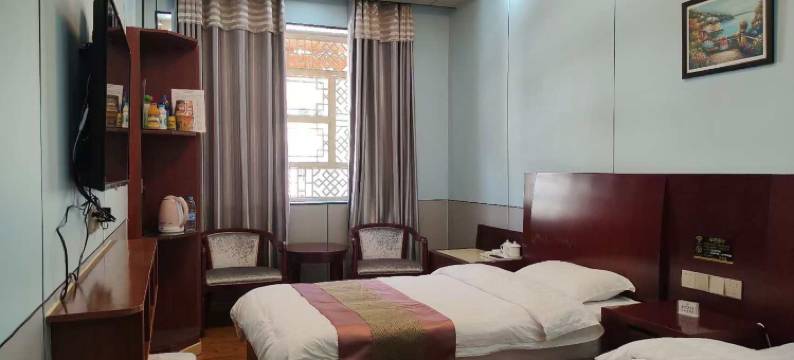 碌曲郎木寺雨辰宾馆图片