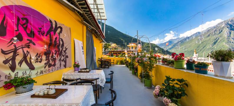 康定隐里山居(康定情歌广场溜溜城店)图片