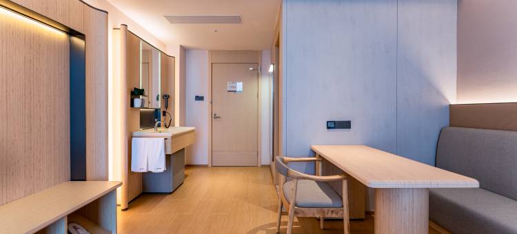 欢朵•云屿丨DREAMWORLD•SERENITY艺术酒店(南昌西站国博地铁站店)图片