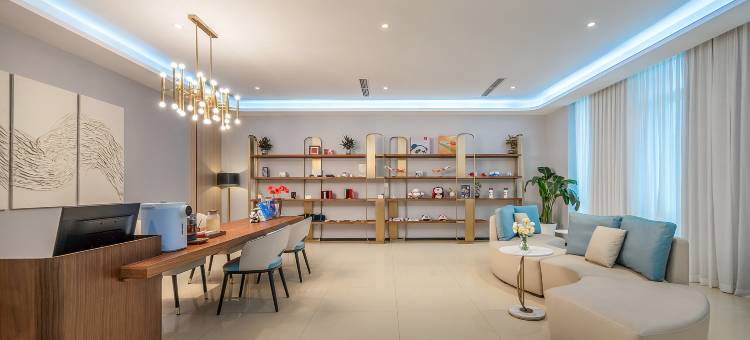 川航金熊猫大酒店(青山机场店)图片