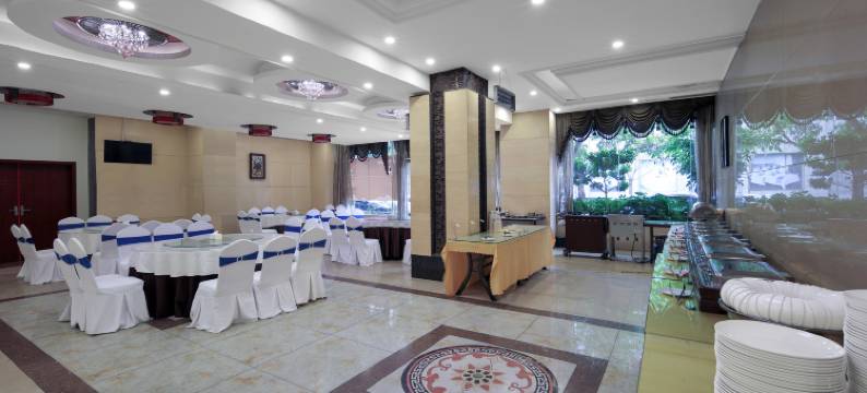 凉山风情大酒店(西昌月亮湖湿地公园店)图片