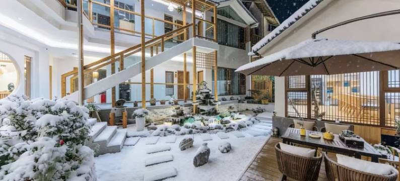 泊隐逸墅民宿(神农架木鱼镇旅游集散中心店)图片