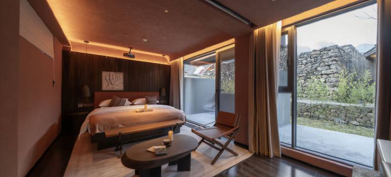 见·石间雪山度假野宿图片