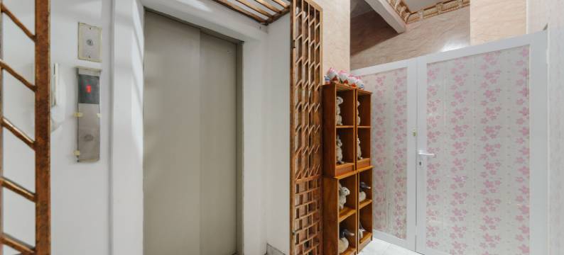 RedDoorz Plus near Mall Sunter图片