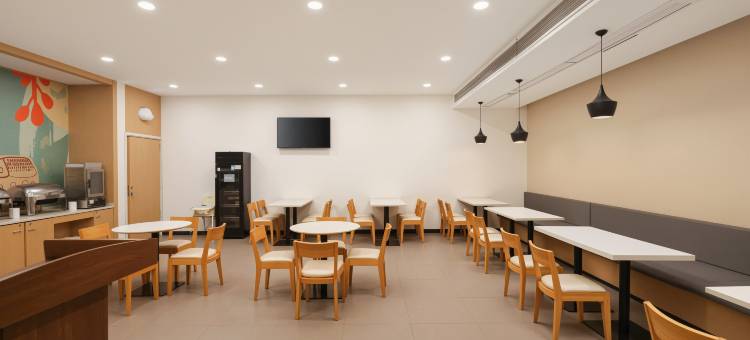 艺龙瑞云酒店(南京弘阳广场长江大桥北地铁站店)图片