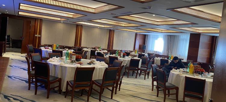 昌都若巴温泉大酒店图片