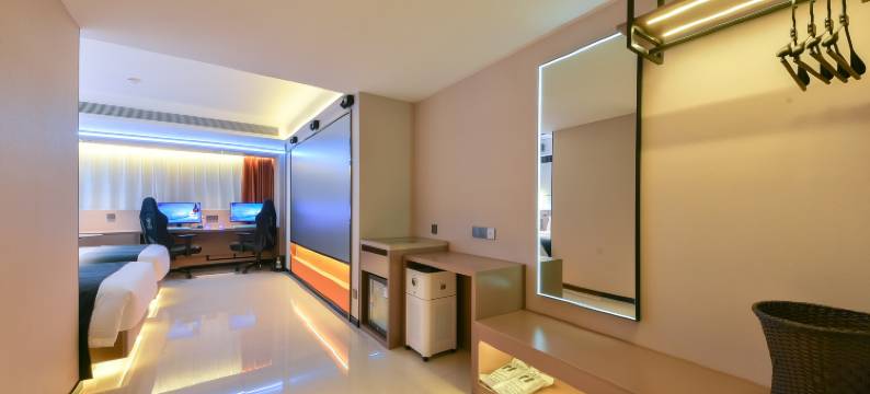 叶与晨电竞电影民宿(桥西区政府店)图片