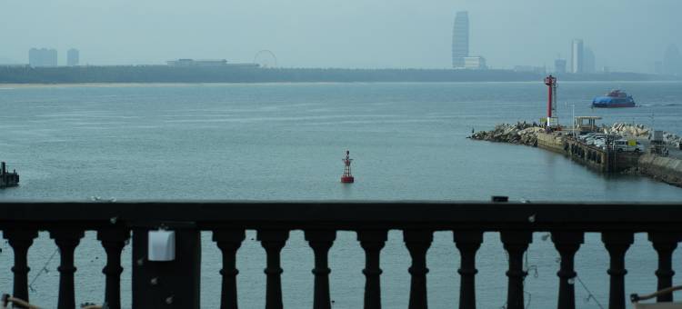 三亚 Summer·冬藏海景设计民宿&Whisky Bar(蜈支洲岛后海店)图片