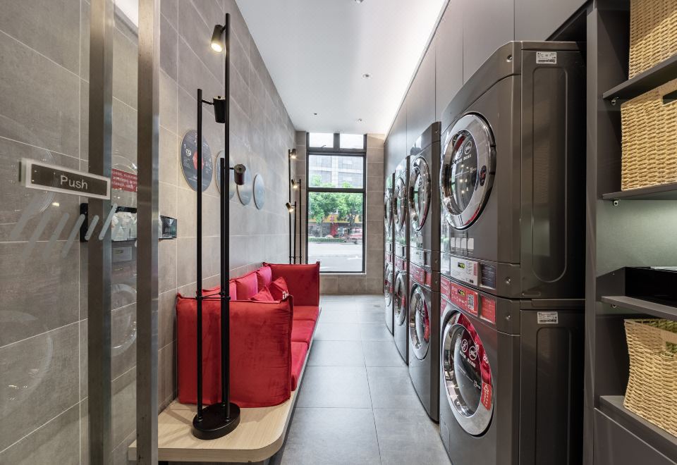 Ibis Hotel (Shanghai Hongqiao Railway Station) Hotel Overview