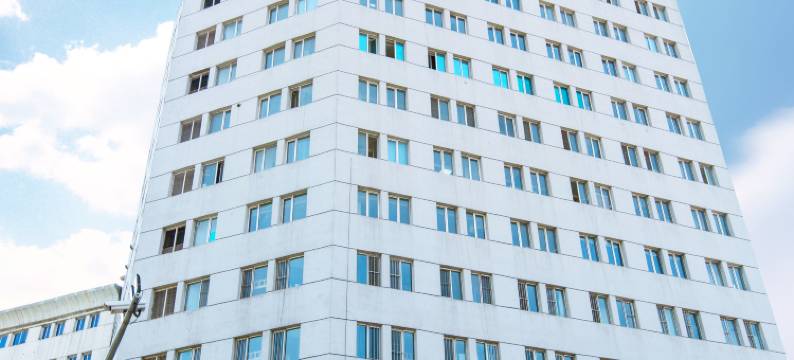 尖峰·悦电竞酒店(鞍山万象汇火车站店)图片