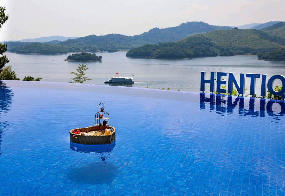 Hentique Peninsula HotelHotel Overview
