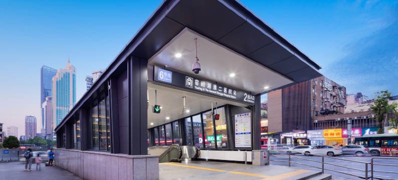 柏年宝丽酒店(长沙五一广场窑岭湘雅二医院地铁站店)图片