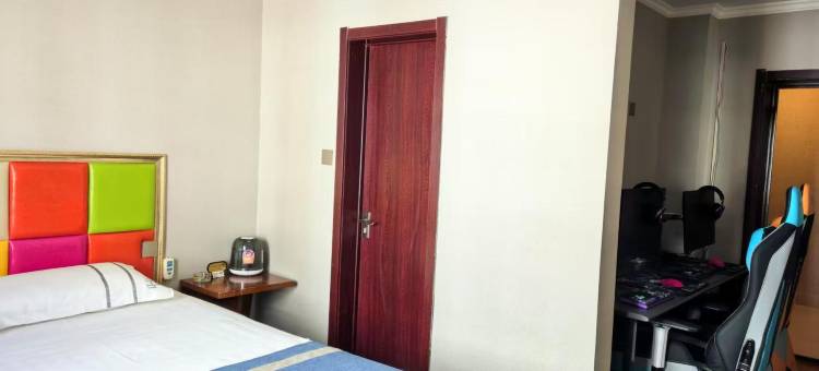 学府电竟宾馆(呼和浩特白塔机场大学城店)图片