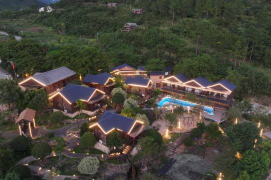 横峰东坡逸居图片