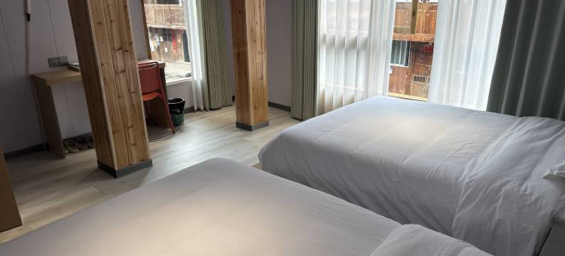 小丹江苗寨夏悦美宿图片