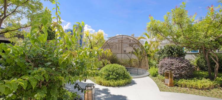 弥勒宝丽温泉酒店(湖泉生态园锦绣花街店)图片