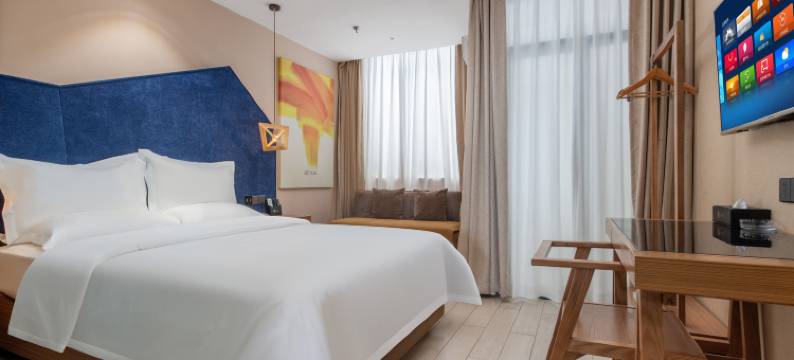 TOP Hotel首席设计师酒店(千灯湖度假区广佛电商城店)图片