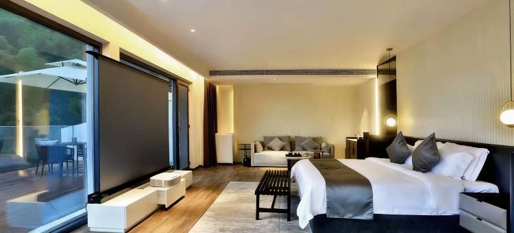 云畔影视酒店(安阳高铁东站站前广场迎宾公园店)图片